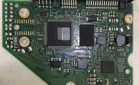 希捷硬盘板号:100749730 REV A电路板上的短接点